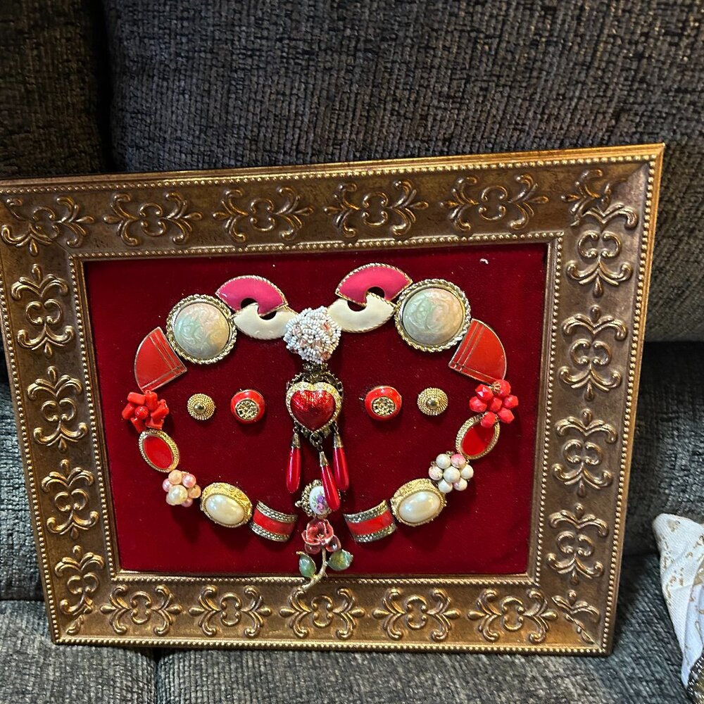 VINTAGE JEWELRY DESIGNE FRAMED  ART WORK